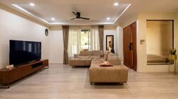 Sixth Avenue (D10), Terrace #581926471